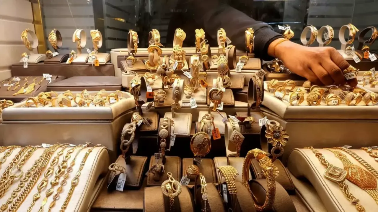 أسعار الذهب في مصر ترتفع إلى 6560 جنيهًا للجرام وتأثيرها على سوق الاستثمار المحلي